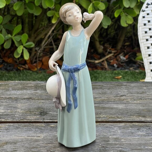 VINTAGE Lladro Figurine Prissy Coiffure Girl - Girl with Straw Hat #5010, Spain - Picture 1 of 11